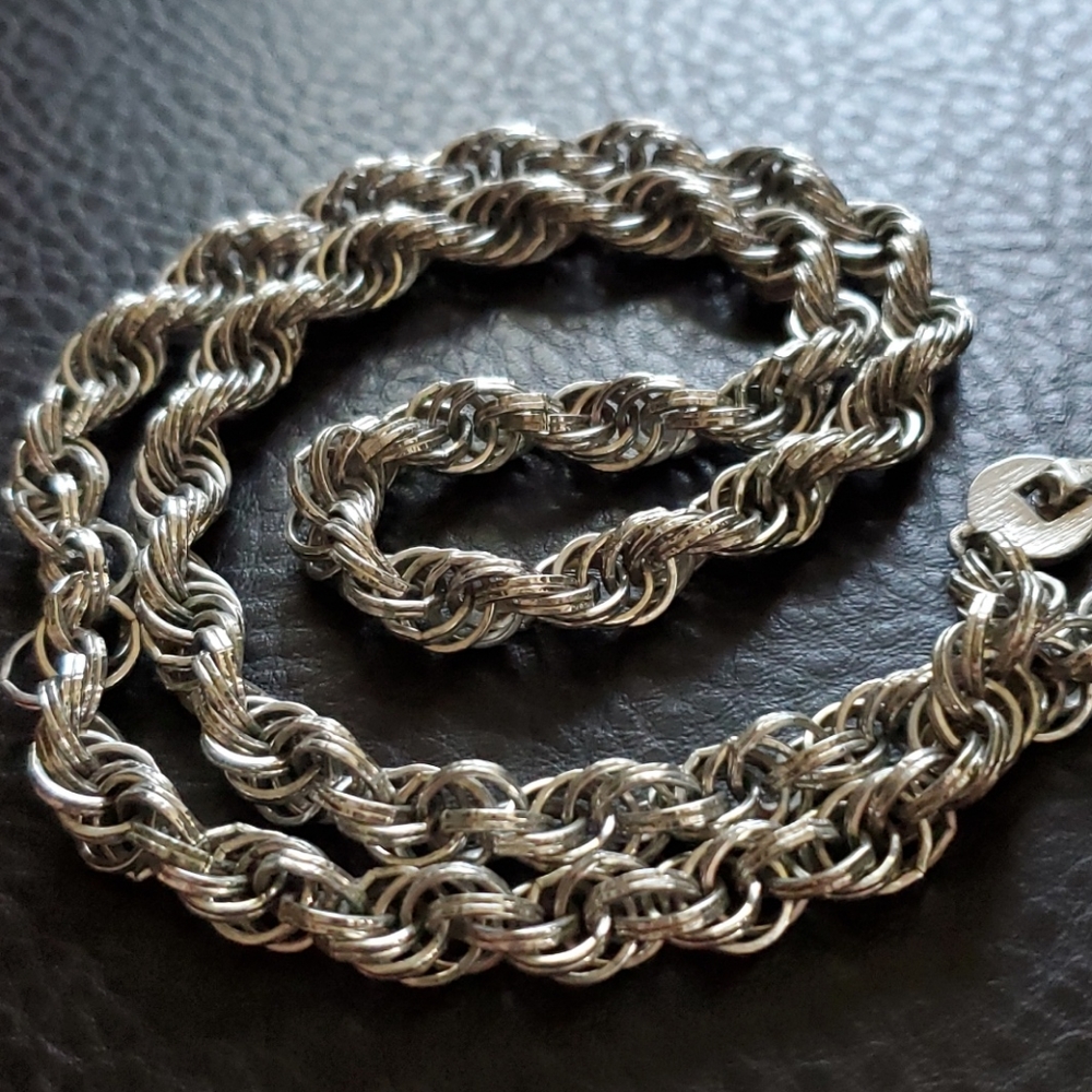VTG Monet necklace